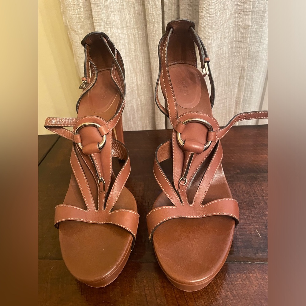 Gucci leather sandals. Size 9.5.